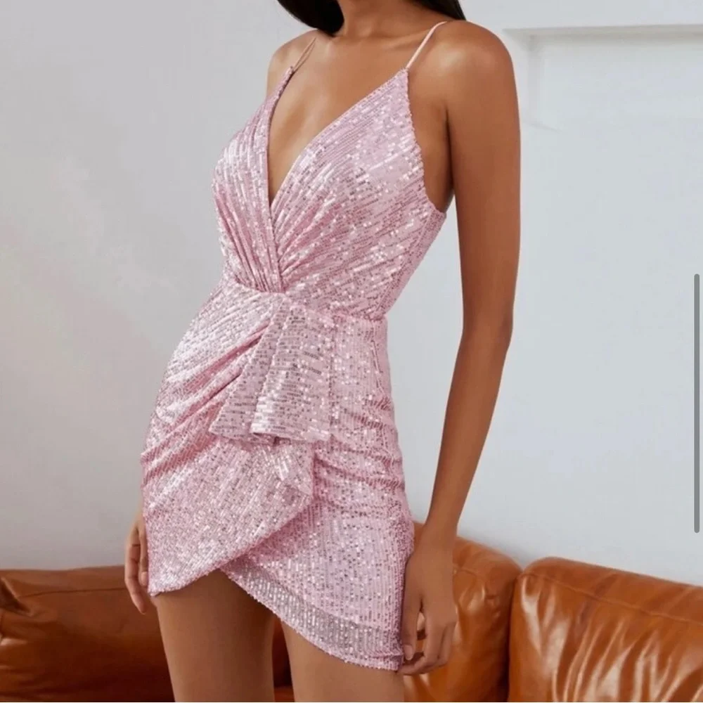 ‼️ 65% OFF CLEARANCE ‼️ Pink Deep V Sequin Party Dress - Picture 3 of 10